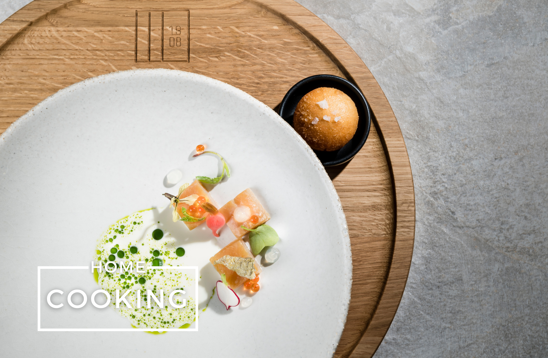 Forelle mit Radieschen, Holunder und gebackenem Brot von Stephan Zippl